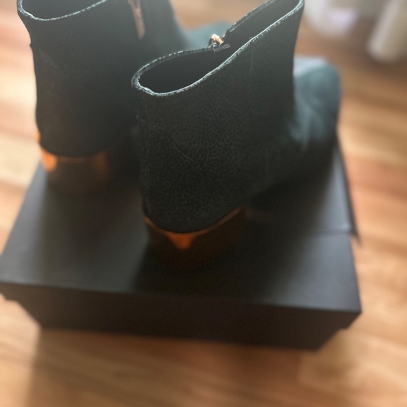 Rose Gold Surprise with Green - Picture 12 of 12